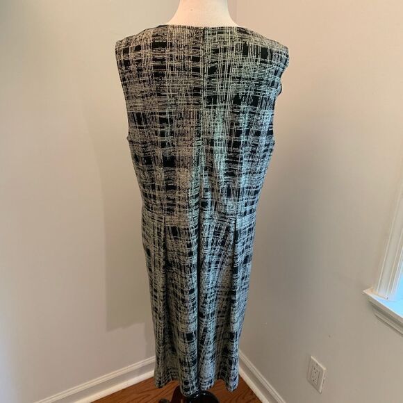 NWT Of Mercer Fit and Flare Sleeveless Dress Sz 18 - Picture 3 of 8